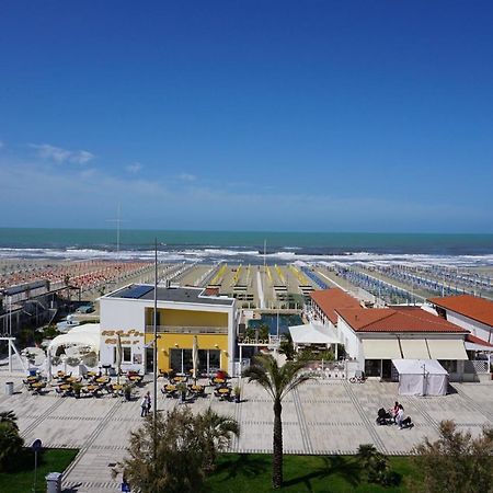 Hotel Alba Sul Mare Lido di Camaiore Exterior foto